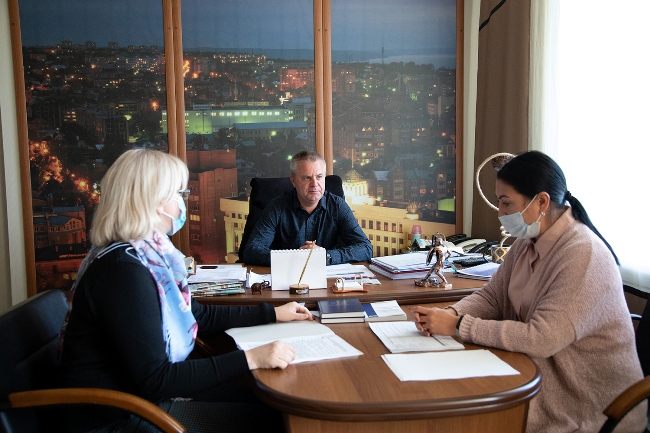 20102020-vstrecha-s-rakhmatulinoj