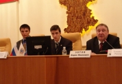 Молодые парламентарии голосуют